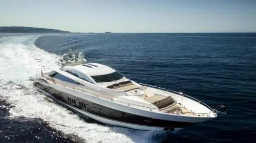 Iahtul Casino Royale din seria „James Bond”, disponibil spre închiriere