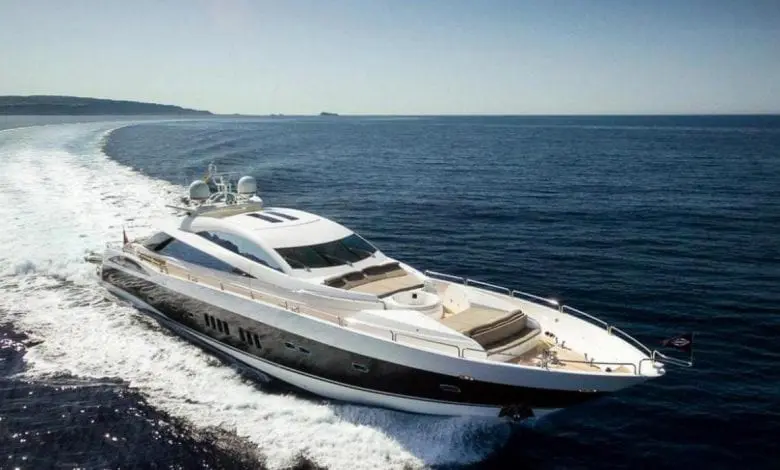 Iahtul Casino Royale din seria „James Bond”, disponibil spre închiriere