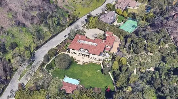 Ambasadorul SUA în Danemarca a vândut o vilă de 19,5 milioane dolari în Bel Air