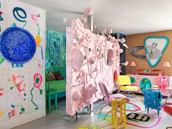 Designerul Doug Meyer a ales interioare creative cu trimitere la instalații de artă în propria locuință