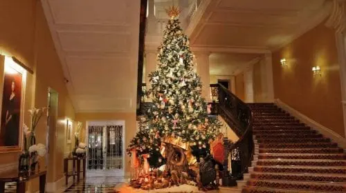 Louis Vuitton- accesorii perfecte sub bradul de Crăciun