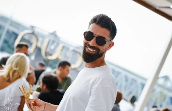 Robert Pescaru: „Nuit Sociale a apărut într-un moment în care scena evenimentelor era suprasaturată și liniară”