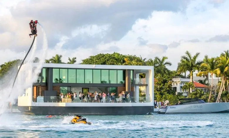 ARKUP a transformat iahtul într-o locuință luxoasă plutitoare