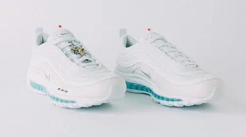 MSCHF prezintă primii pantofi sport care conțin apă sfințită