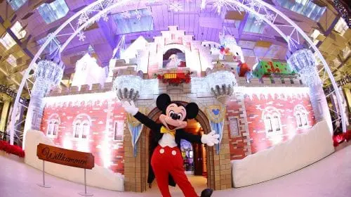 Atmosferă de poveste în aeroporturi, de Crăciun