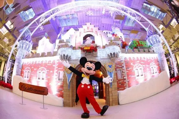 Atmosferă de poveste în aeroporturi, de Crăciun