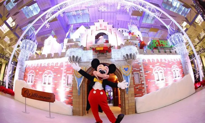 Atmosferă de poveste în aeroporturi, de Crăciun