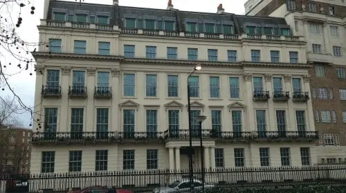 Un uriaș conac din Londra s-ar putea vinde cu 261 de milioane de