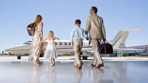 Oamenii bogați trăiesc cu 9 ani mai mult decât cei fără resurse financiare