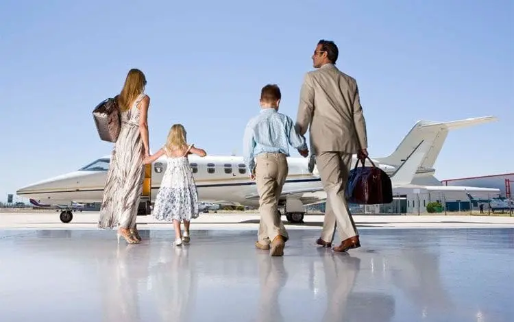 Oamenii bogați trăiesc cu 9 ani mai mult decât cei fără resurse financiare