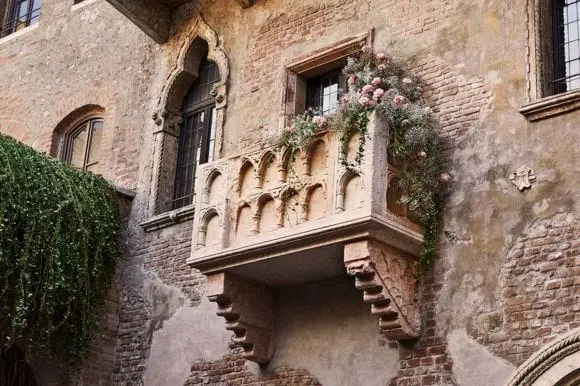 Celebrează Valentine’s Day în casa Julietei!