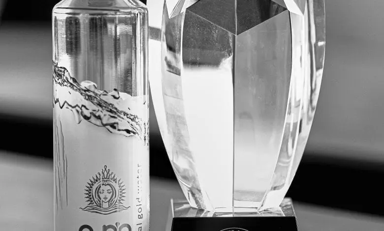 Aur’a – apa alcalină care a cucerit lumea prin simplitate și eleganță