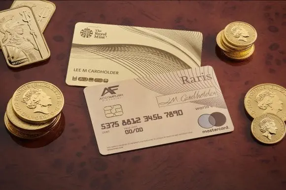Raris, primul card bancar fabricat din aur masiv
