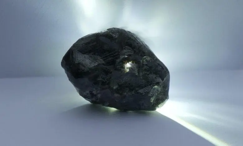 Louis Vuitton va transforma în bijuterii al doilea cel mai mare diamant din lume