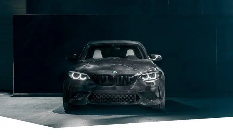 Un BMW M2 pictat manual, în ediție rebelă cu artistul FUTURA 2000
