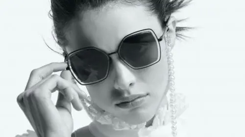 Chanel își adaptează atelierele pentru producția măștilor medicale