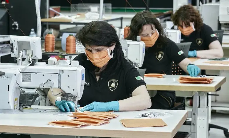 Coronavirus: Lamborghini demarează producția de măști chirurgicale și viziere medicale