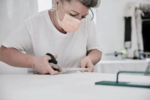 Louis Vuitton și-a redeschis atelierul pentru a confecționa echipamente de protecție pentru medici