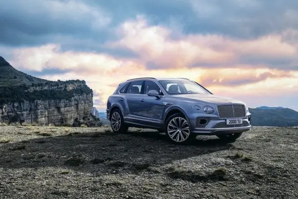 Bentley dezvăluie detalii despre noul SUV de lux Bentayga V8