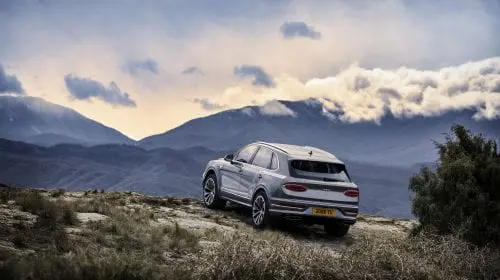 Drive Test DeLuxe Bentley Bentayga V8 First Edition 2021 [video]