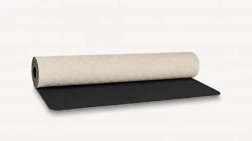 Louis Vuitton a creat o saltea yoga  de 2.500 de dolari