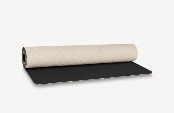 Louis Vuitton a creat o saltea yoga  de 2.500 de dolari