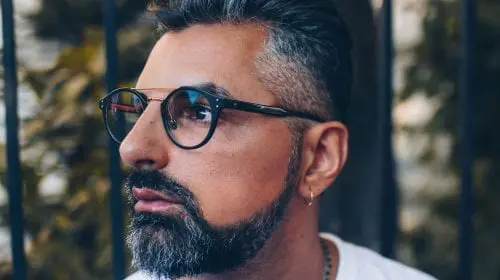 Denis Radu, omul din spatele zâmbetului cu sclipici