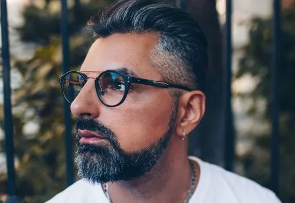 Denis Radu, omul din spatele zâmbetului cu sclipici