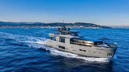 La bordul yacht-ului Arcadai Sea Coral 2 se găsesc 15 mărci de design italiene. Cum arată acesta