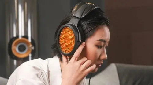 Căști APERIO în ediție limitată,  cu inserții din aur