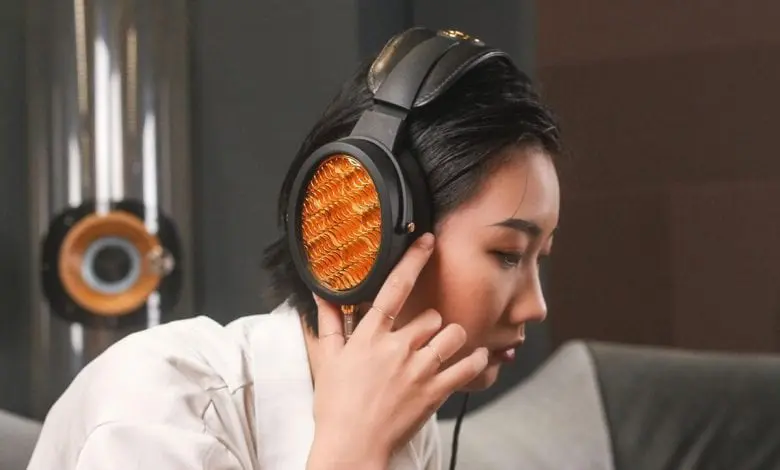 Căști APERIO în ediție limitată,  cu inserții din aur