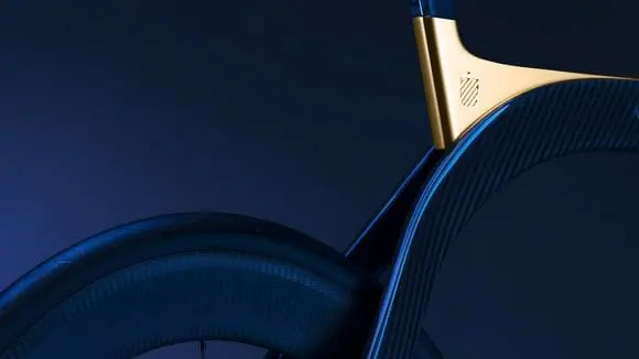 Această bicicletă din fibră de carbon are inserții de aur de 24K. Vezi ce preț are
