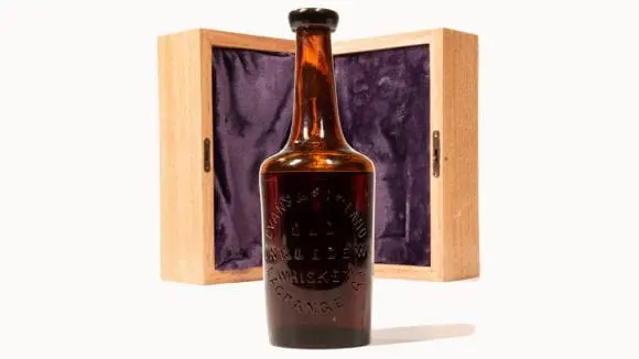 Cea mai veche sticlă de whisky din lume se îndreaptă către licitație. Cât ar putea valora aceasta