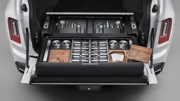 Rolls-Royce Cullinan are un portabaj de lux. Cum arată acesta și câte lucruri poți depozita