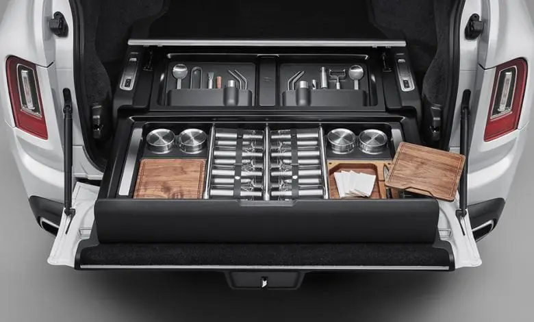 Rolls-Royce Cullinan are un portabaj de lux. Cum arată acesta și câte lucruri poți depozita