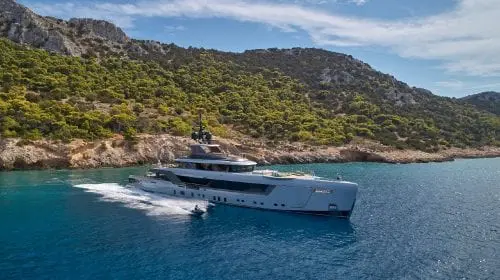 Giorgio Armani investește într-un constructor italian de superyachturi