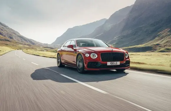Bentley Flying Spur V8  Mulliner Blackline – Luxul autentic al celui mai bun sedan din lume