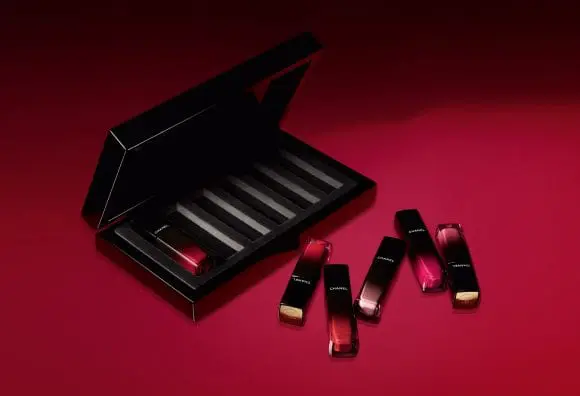 Rouge Allure Laque by Chanel, nuanțe vibrante care durează mai mult pe buze
