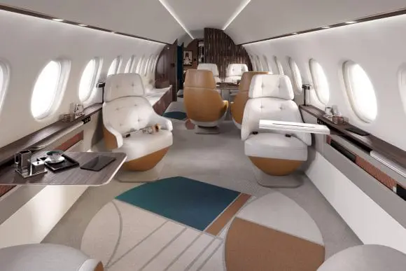 Jetul Dassault Falcon 10X are cea mai mare cabină din clasa sa: un dormitor, o baie cu duș complet și un sistem de circulație a aerului
