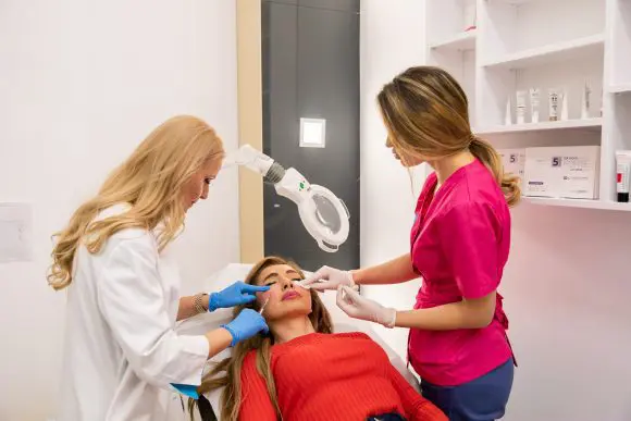 Descoperă tratamentul revoluționar de întinerire a feței, gâtului, decolteului și mâinilor!