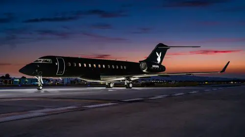 Playboy readuce în prim-plan anii ’70 cu noul său Big Bunny Jet