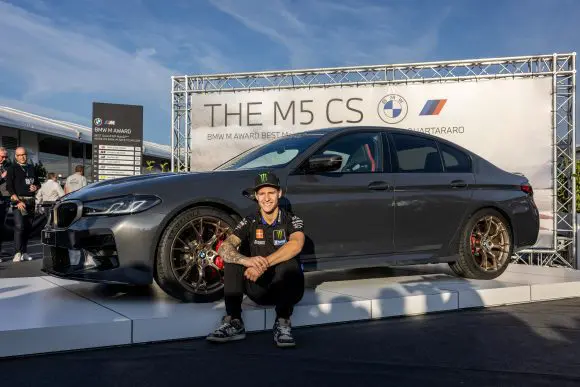 Cel mai rapid pilot în calificările MotoGP, Fabio Quartararo, câştigă râvnitul BMW M Award pentru al doilea an consecutiv: noul BMW M5 CS