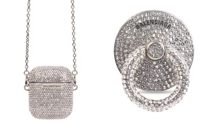 Balenciaga lansează o husă pentru AirPods de 1.700 de dolari