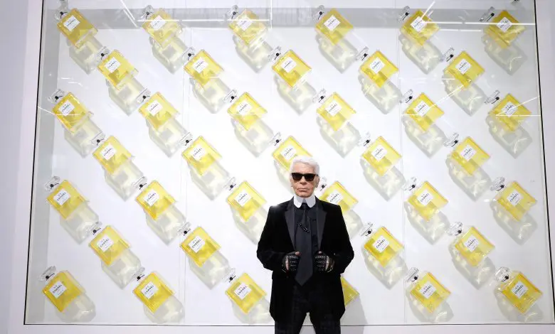 Schițele lui Karl Lagerfeld au fost vândute cu 100.000 de euro