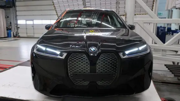 BMW iX obţine 5*, cel mai înalt calificativ, în evaluarea siguranţei Euro NCAP