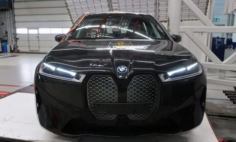 BMW iX obţine 5*, cel mai înalt calificativ, în evaluarea siguranţei Euro NCAP