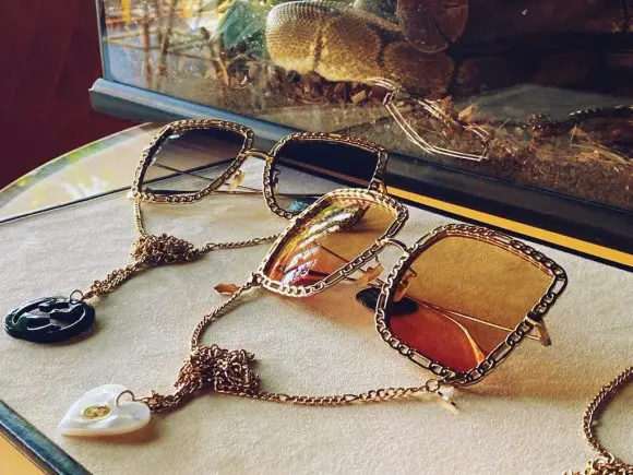 Cristale, perle și charmuri! Descoperă cei mai glam ochelari pentru petrecerea dintre ani!
