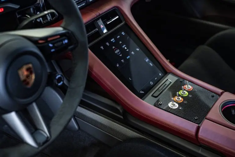 Prima mașină sport complet electrică de la Porsche este noul safety car