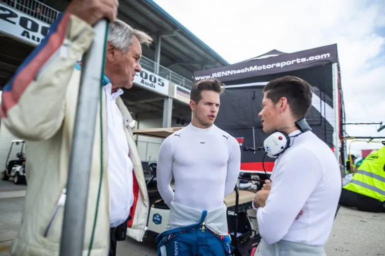 "MBEDDED" #4: Nou episod al documentarului video despre debutul în SUA al BMW M4 GT3 şi BMW Junior Team