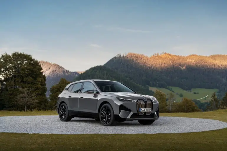 BMW iX este un automobil electric dezvoltat atent pentru un impact minim asupra mediului